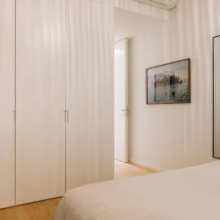 Banyak - 2 Bedrooms And Parking In Arroios * Lisboa