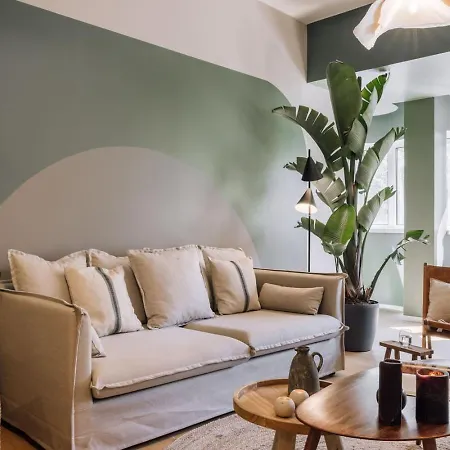 Banyak - 2 Bedrooms And Parking In Arroios Apartment *