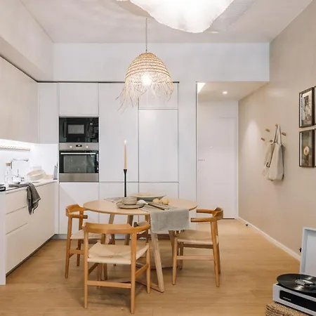Apartment Banyak - 2 Bedrooms And Parking In Arroios *